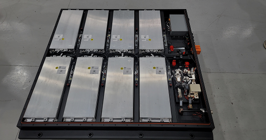 Equipped with EV-grade cells capable of high-output charge & discharge